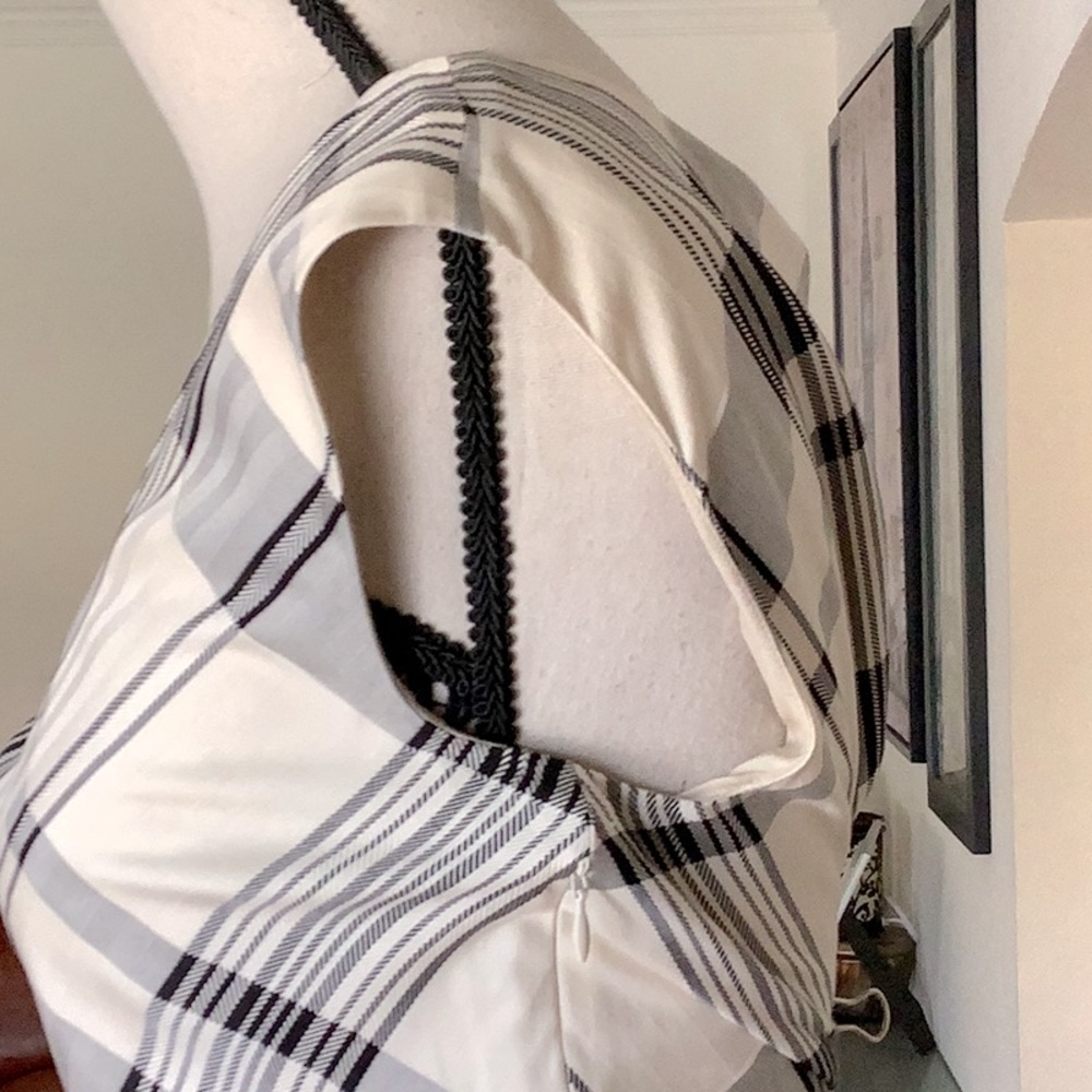 Ivory/Black fluid Plaid Dress.                 #J0506613 - Picture 5 of 11